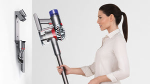 Aspiradora Dyson V8 Advanced (Plata/Níquel)